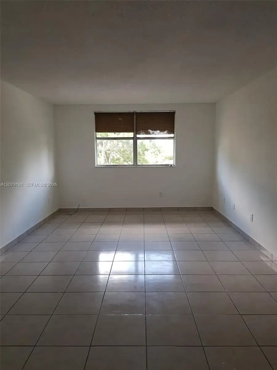 606 W 81st St # 314, Hialeah FL 33014 photo 3