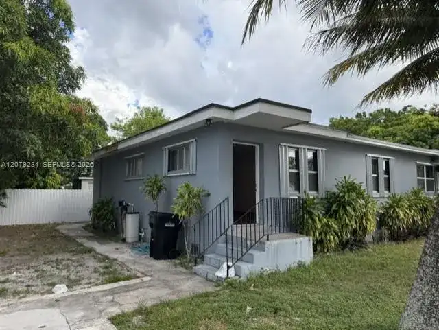 805 NE 134th St # B, North Miami FL 33161 photo 2