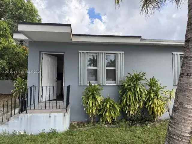 805 NE 134th St # B, North Miami FL 33161 photo 3