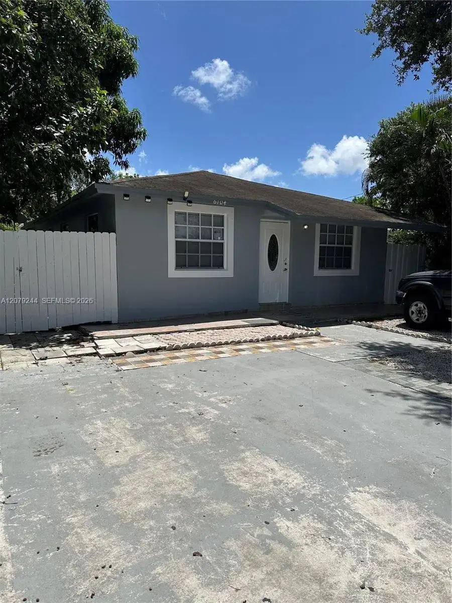 6104 Pierce St, Hollywood FL 33024 photo 4