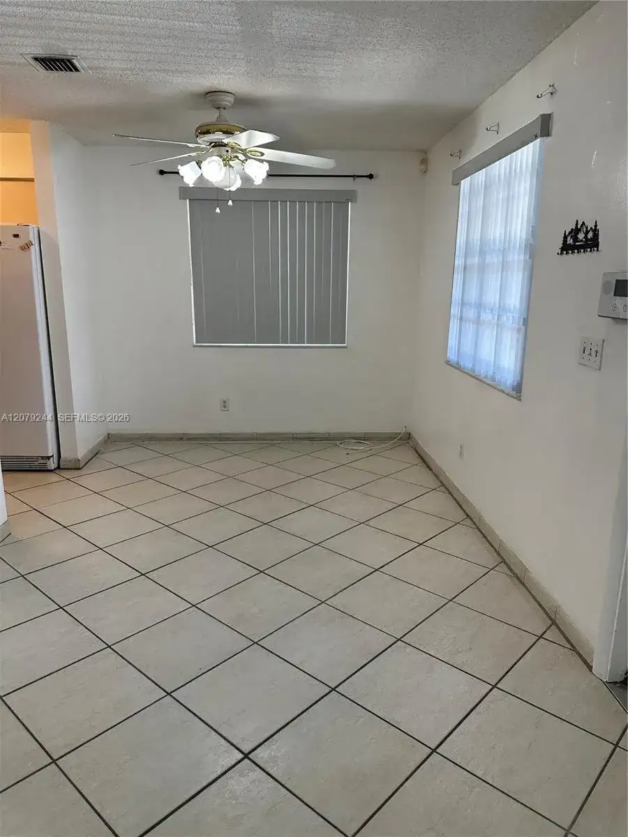 6104 Pierce St, Hollywood FL 33024 photo 5