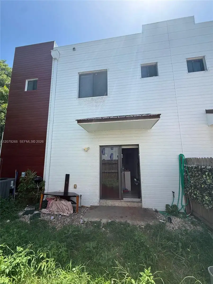 916 NW 8th St # 6, Florida City FL 33034 photo 2