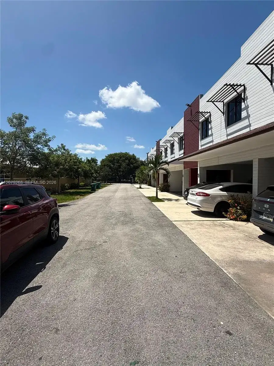 916 NW 8th St # 6, Florida City FL 33034 photo 4