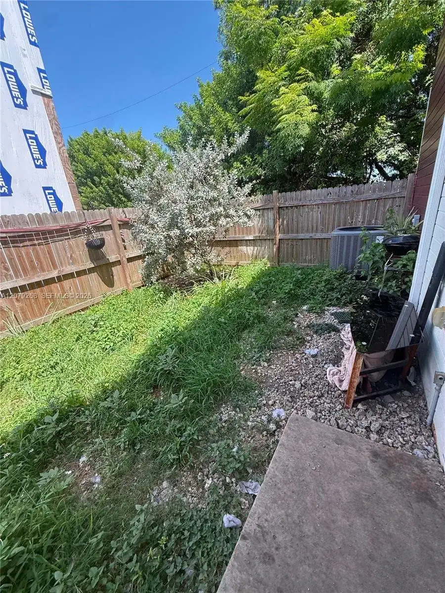 916 NW 8th St # 6, Florida City FL 33034 photo 5