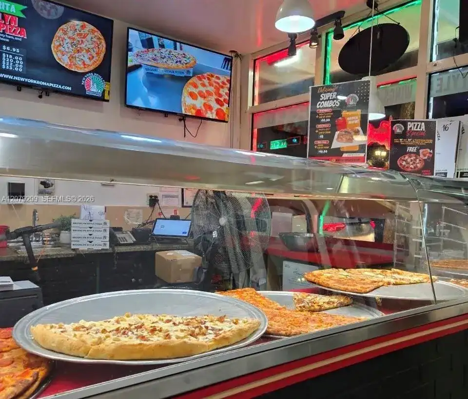 Pizzeria Conf., Miami FL 33131 photo 3