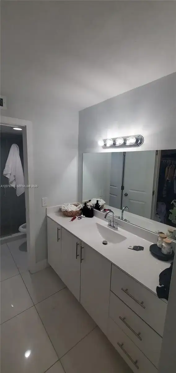 677 SW 9th Ave # 405, Miami FL 33130 photo 3