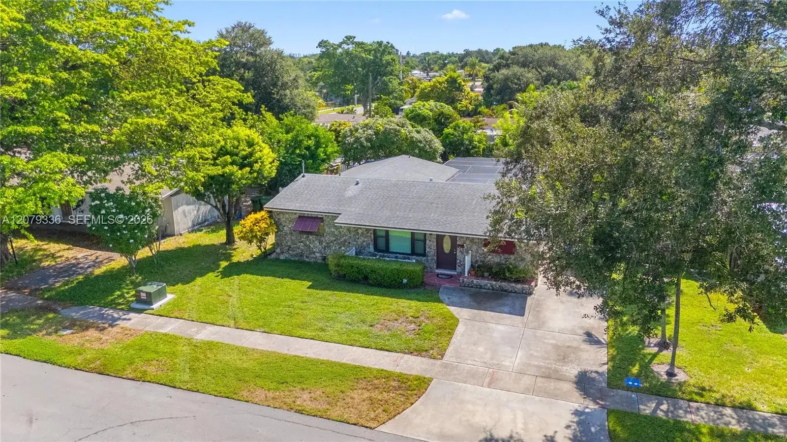 311 SW 70th Ter, Pembroke Pines FL 33023 photo 3