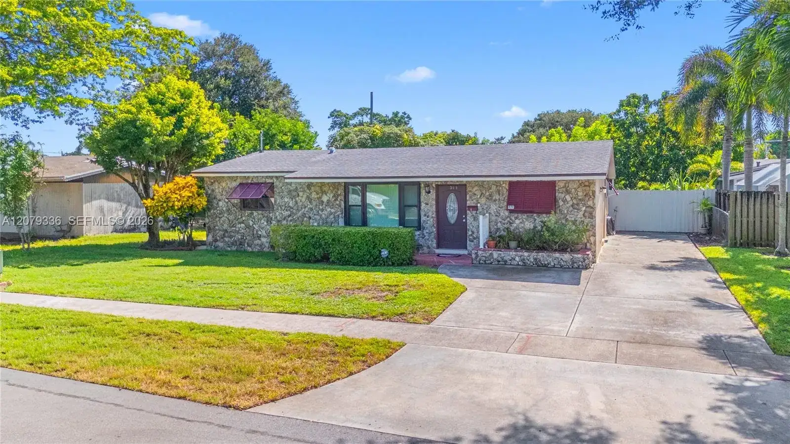 311 SW 70th Ter, Pembroke Pines FL 33023 photo 4