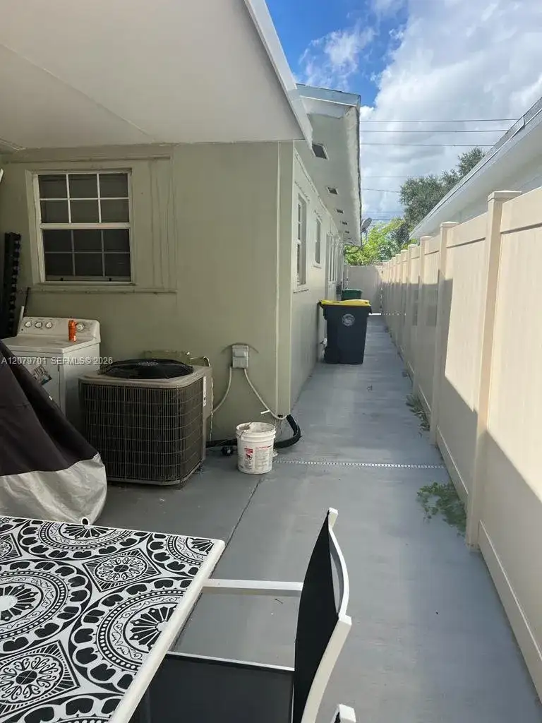 337 Phippen Waiters Rd, Dania Beach FL 33004 photo 4