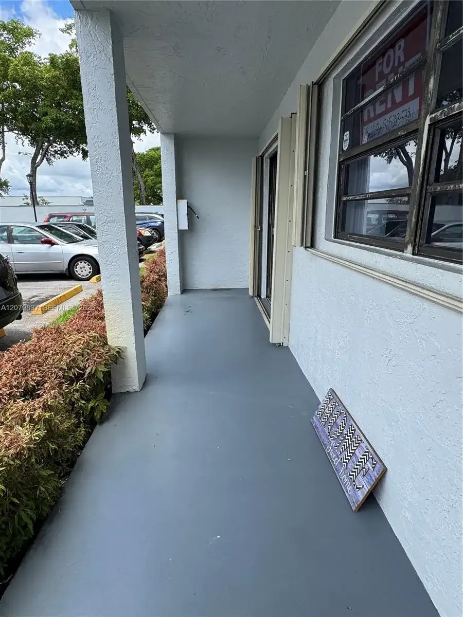 18224 Mediterranean Blvd # 17, Miami FL 33015 photo 3