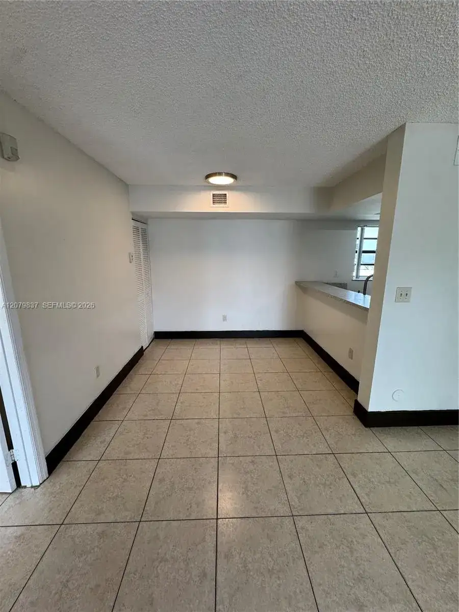 18224 Mediterranean Blvd # 17, Miami FL 33015 photo 4