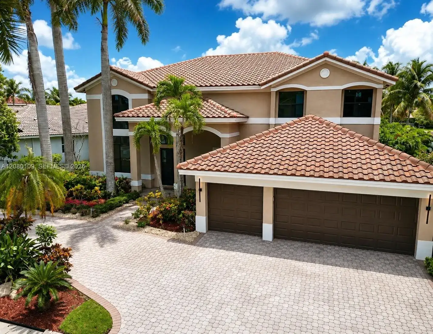 1672 Victoria Pointe Cir, Weston FL 33327 photo 2