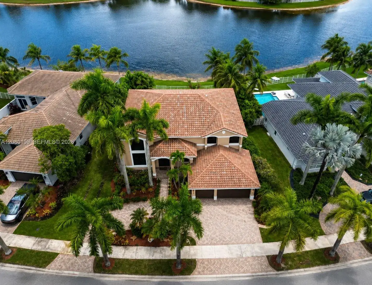 1672 Victoria Pointe Cir, Weston FL 33327 photo 3