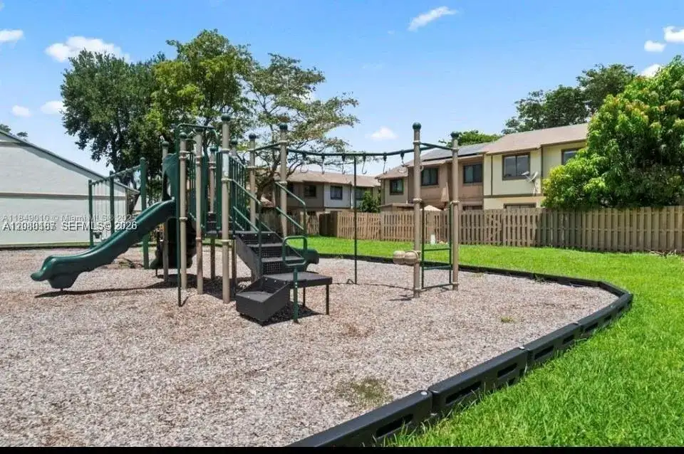 453 NE 210th Ter, Miami FL 33179 photo 2