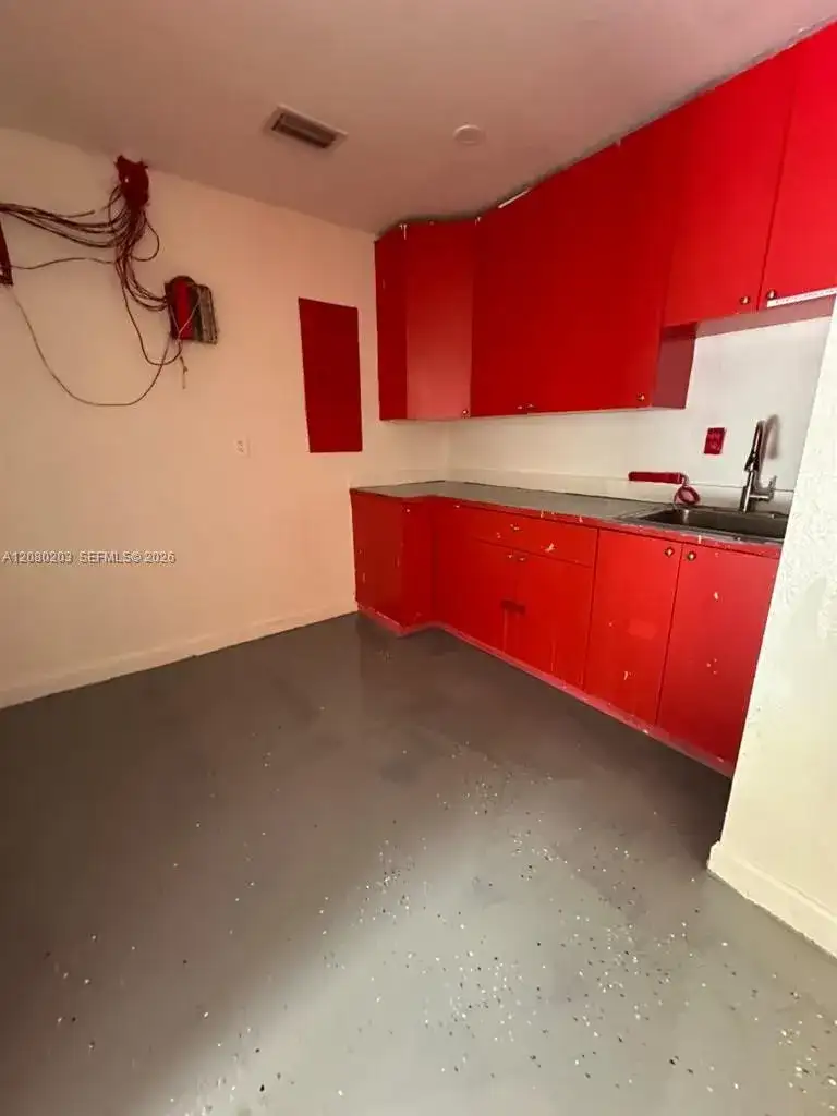 307 NW 10th Ter # 307, Hallandale Beach FL 33009 photo 4