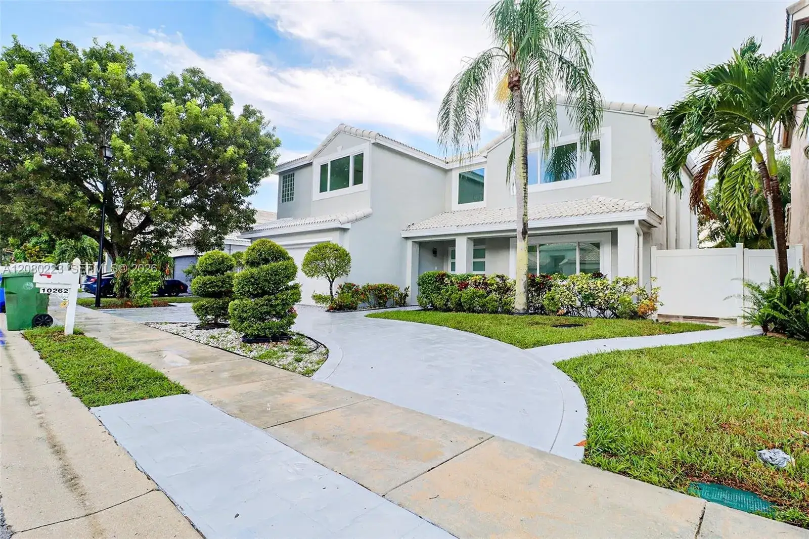 10262 SW 9th Ln, Pembroke Pines FL 33025 photo 2