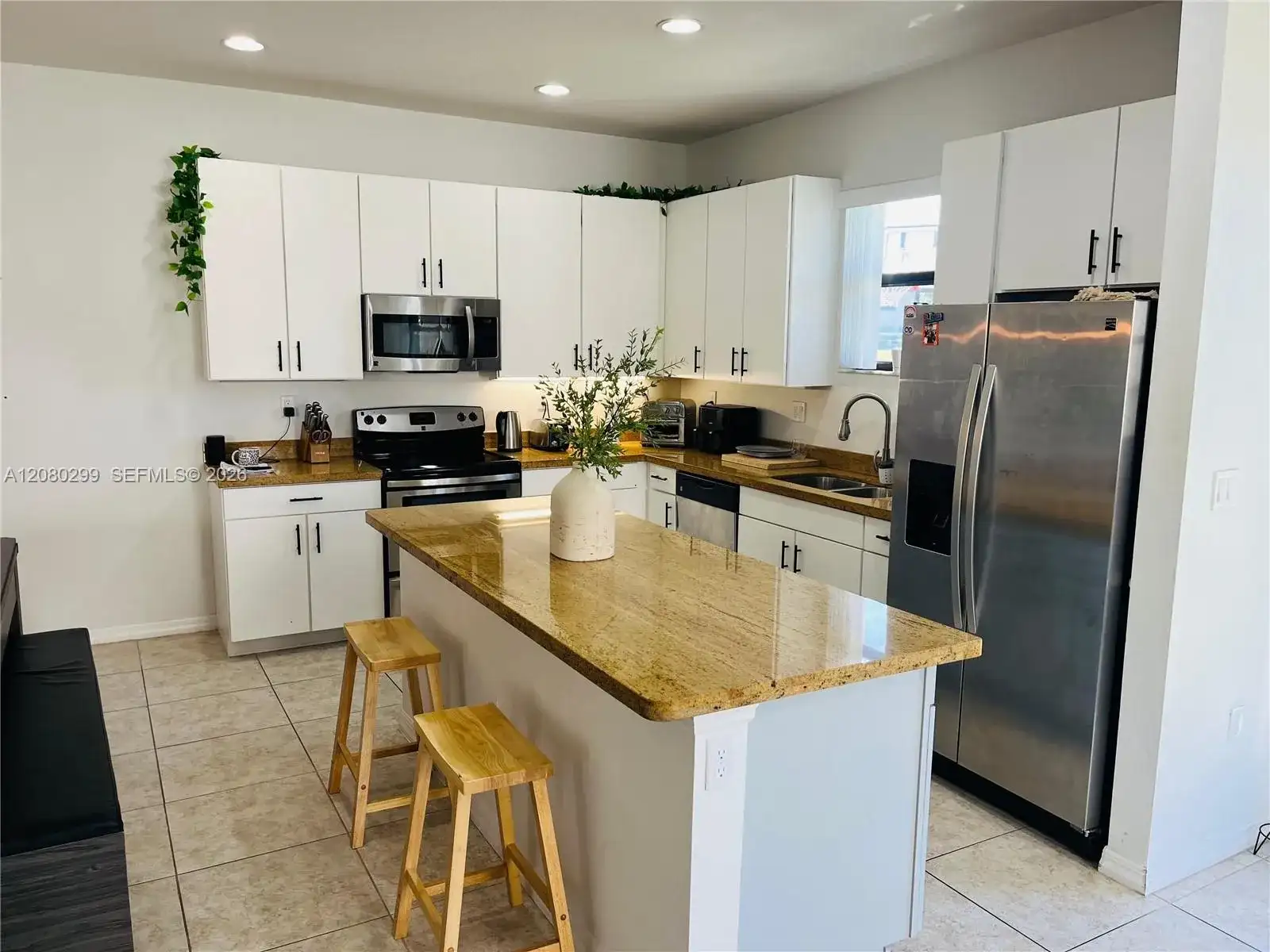 616 NE 193rd St, Miami FL 33179 photo 4