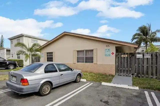 231 SW 8th Ct, Pompano Beach FL 33060 photo 2