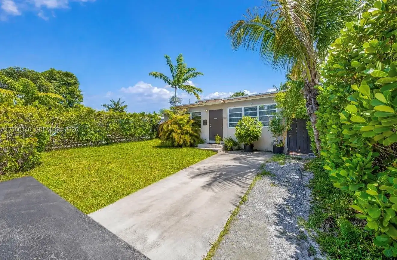 2326 Harding St, Hollywood FL 33020 photo 2