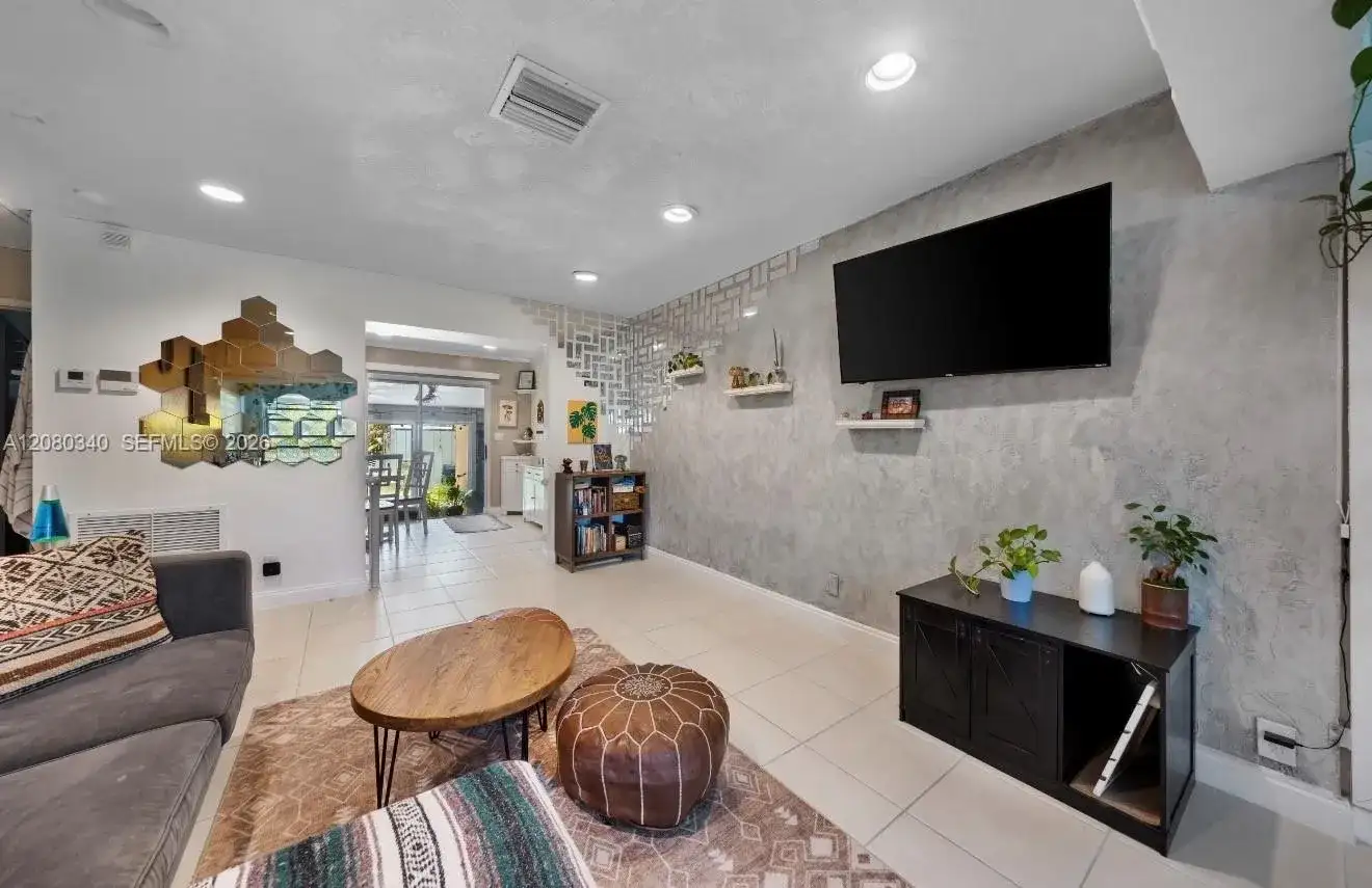 2326 Harding St, Hollywood FL 33020 photo 5