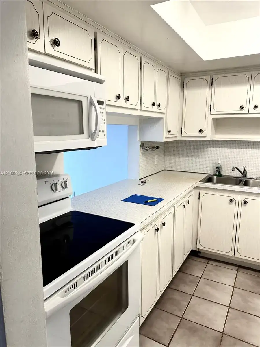 1400 NE 169th St # 305, Miami FL 33162 photo 3