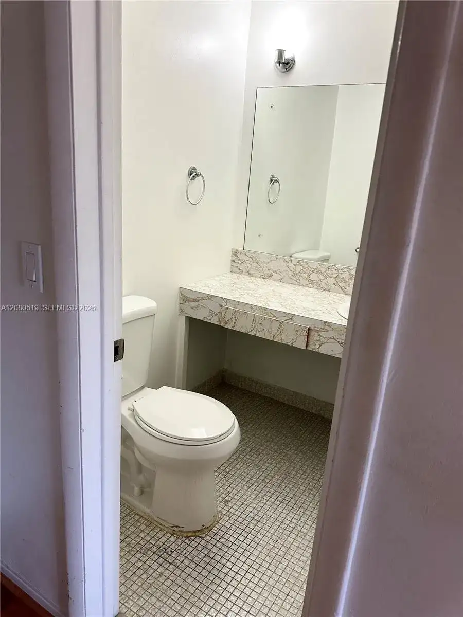 1400 NE 169th St # 305, Miami FL 33162 photo 4