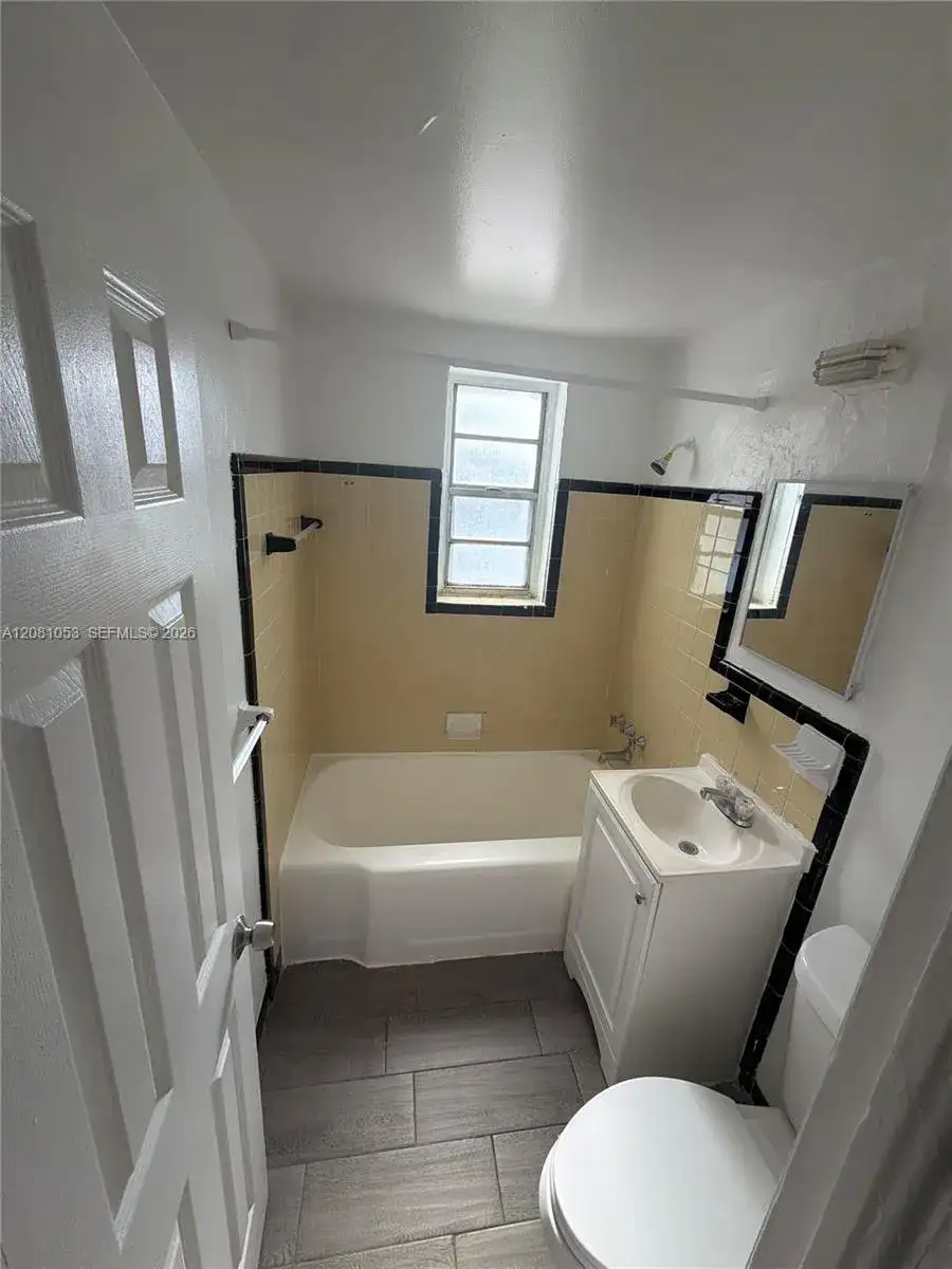 10085 NW 7 Ct # B, Miami FL 33150 photo 2