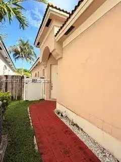 2240 NE 37th Rd, Homestead FL 33033 photo 4