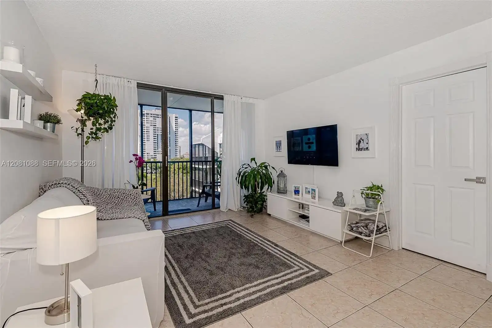 3475 N Country Club Dr # 807, Aventura FL 33180 photo 2