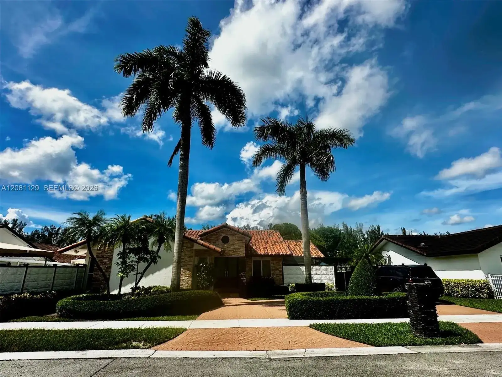 12851 NW 11th St, Miami FL 33182 photo 2