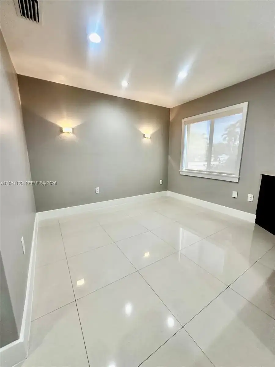 12851 NW 11th St, Miami FL 33182 photo 5
