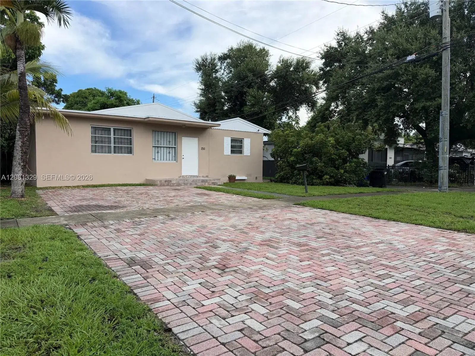 1311 NE 157 ST, North Miami Beach FL 33162 photo 2