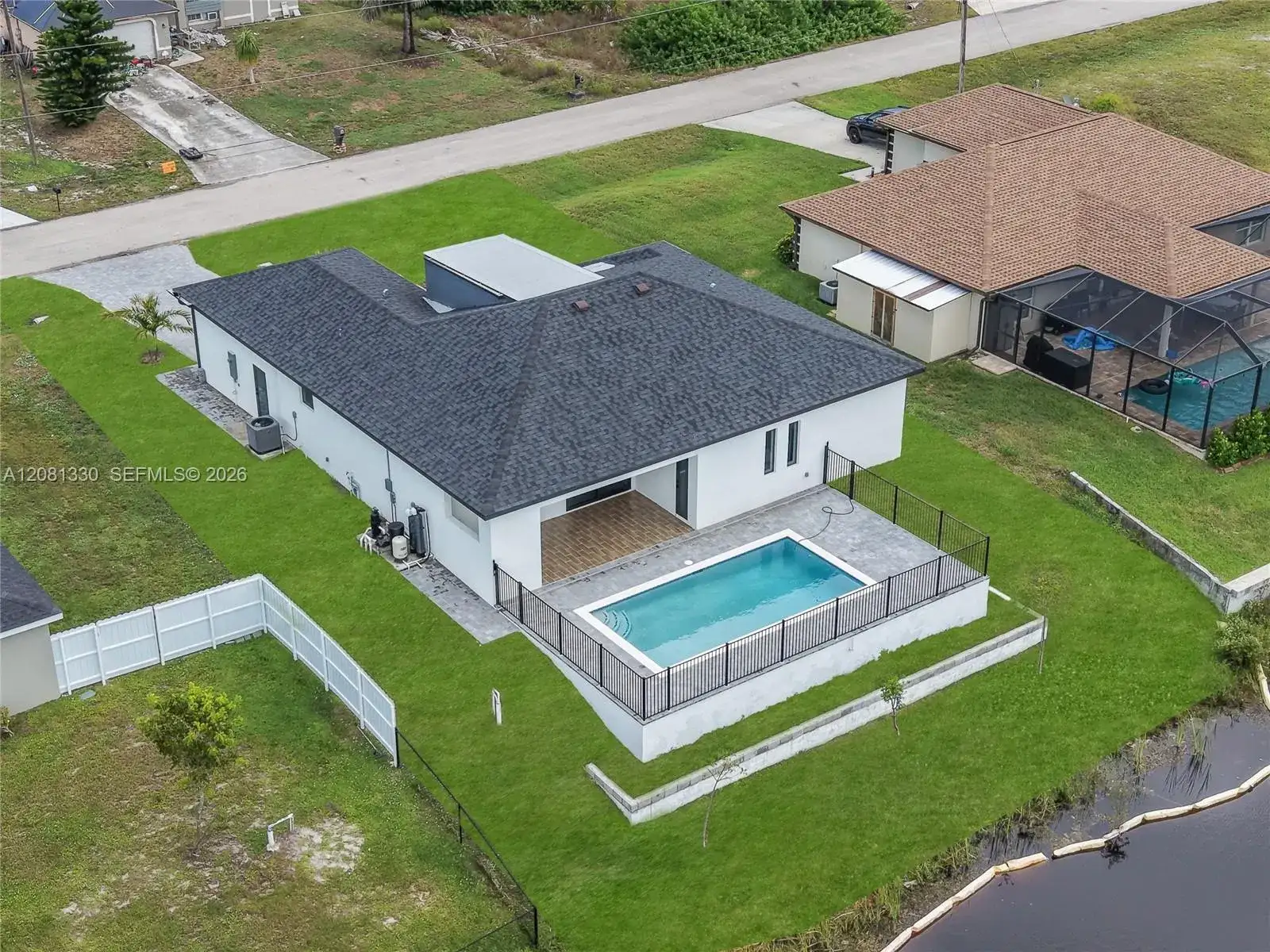 2318 NW NW 30th Ter, Cape Coral FL 33993 photo 2