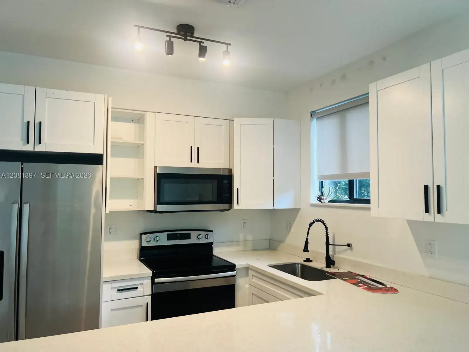 309 NW 7th Ct # 1, Hallandale Beach FL 33009 photo 2
