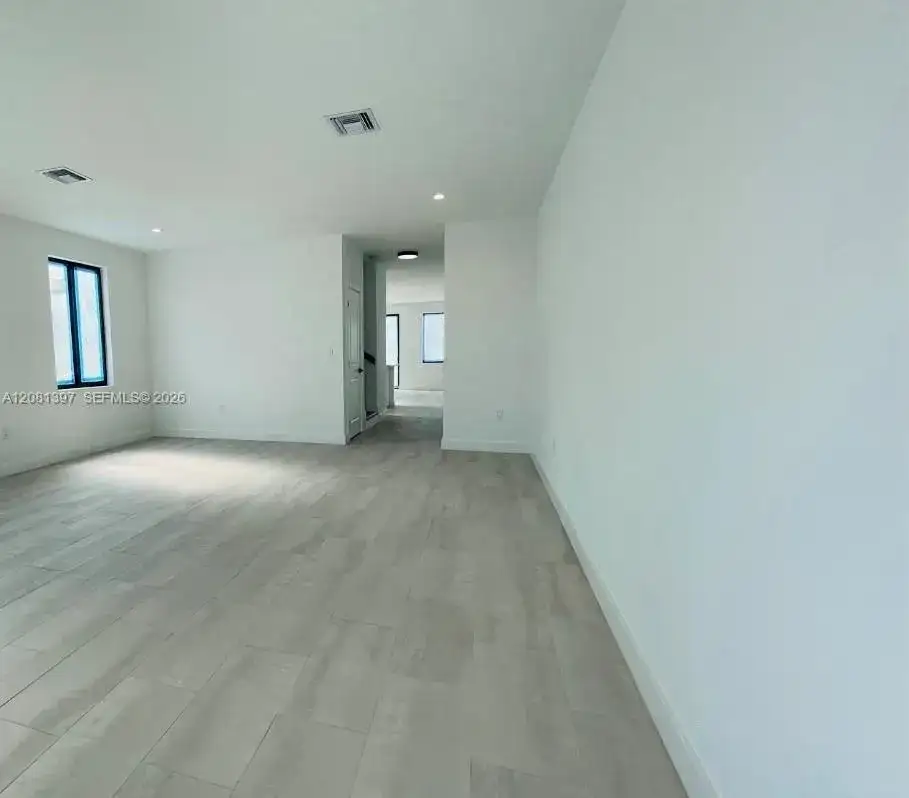 309 NW 7th Ct # 1, Hallandale Beach FL 33009 photo 4