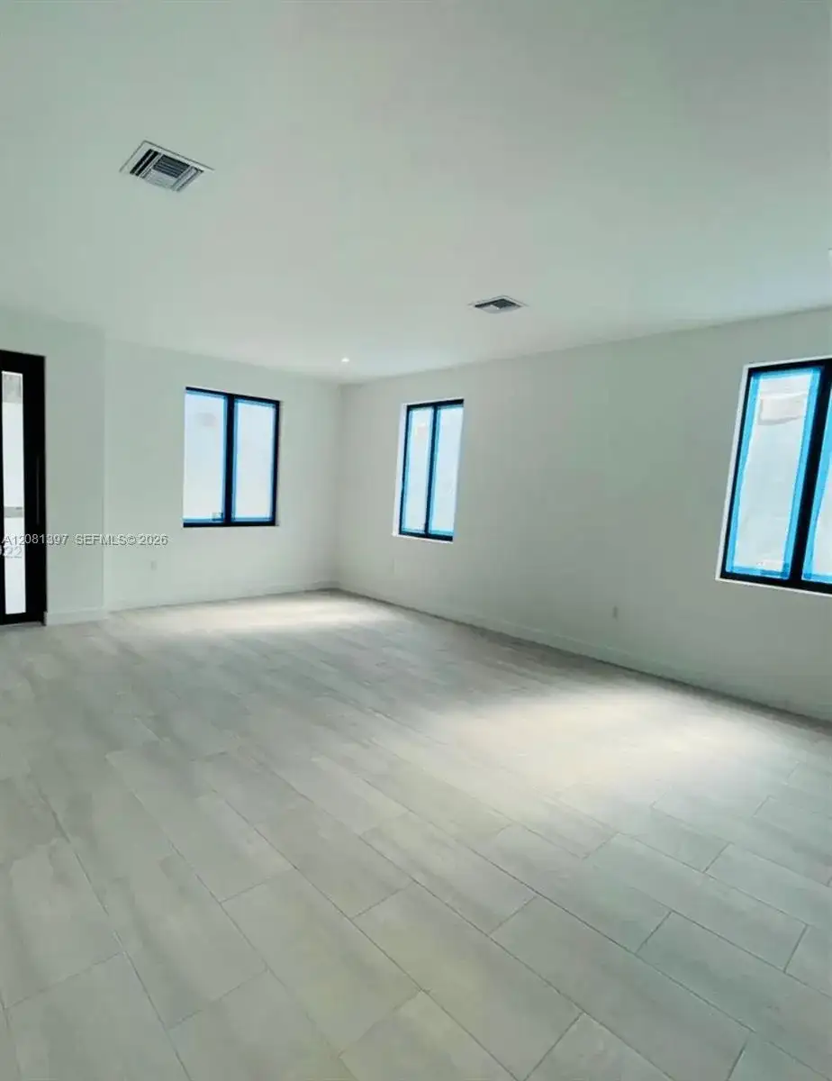 309 NW 7th Ct # 1, Hallandale Beach FL 33009 photo 5