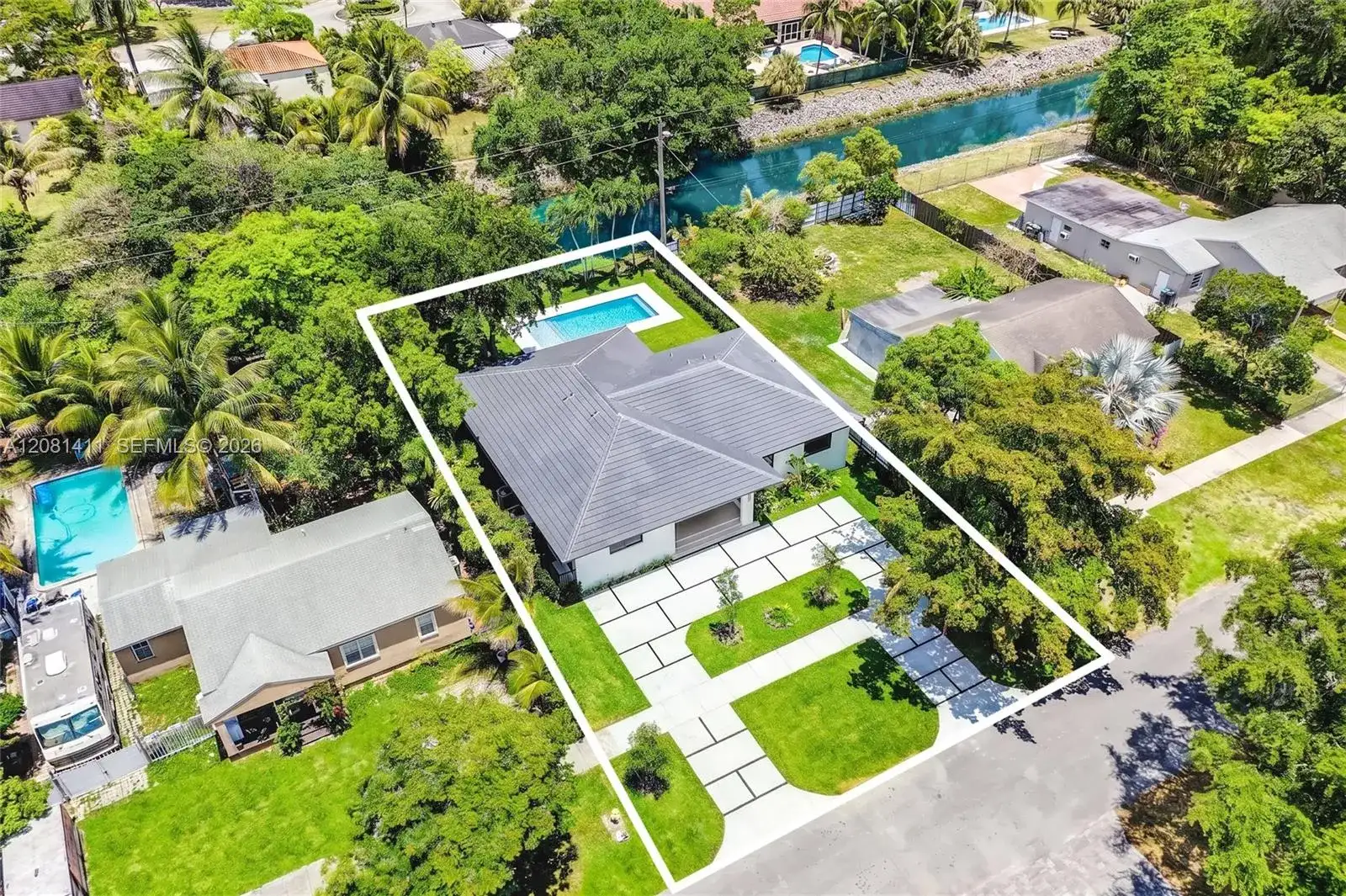 6853 S Waterway Dr, Miami FL 33155 photo 3