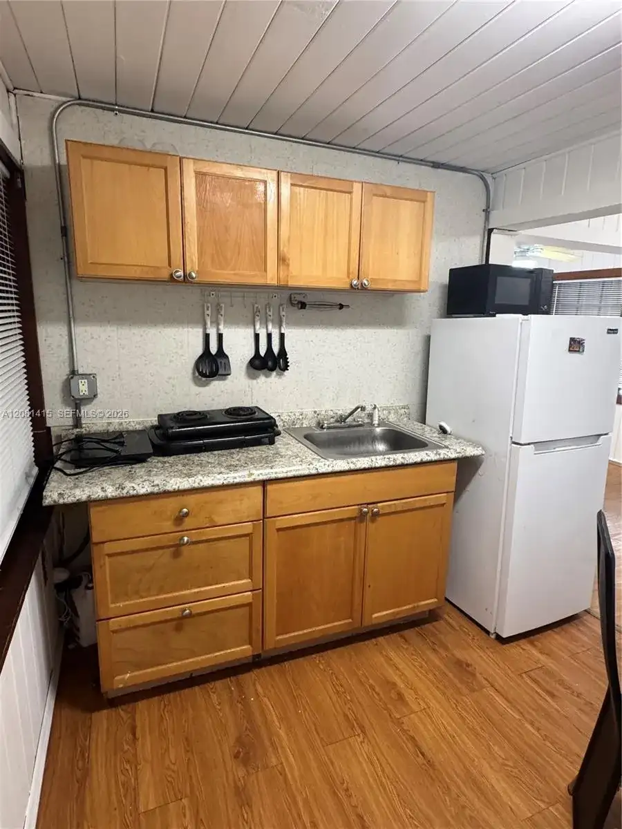 3271 (REAR Studio) NW 15th St, Miami FL 33125 photo 2