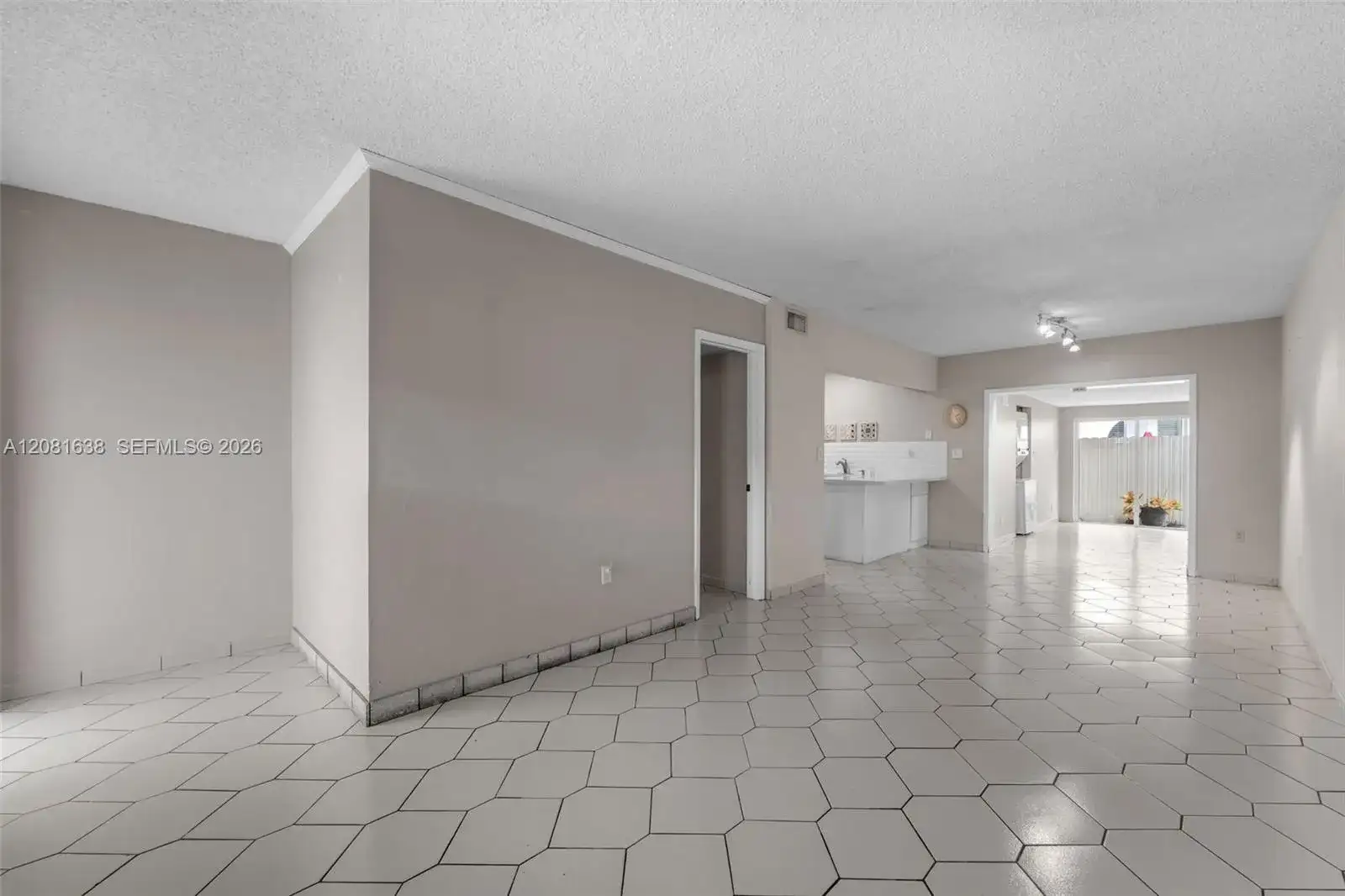 2018 SW 103rd Ct, Miami FL 33165 photo 3