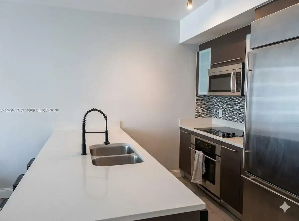 500 Brickell Ave # 2504, Miami FL 33131 photo 2