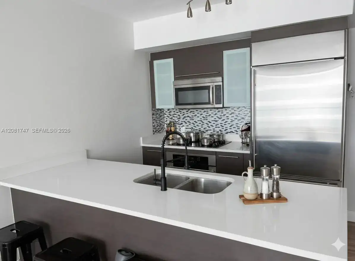 500 Brickell Ave # 2504, Miami FL 33131 photo 3