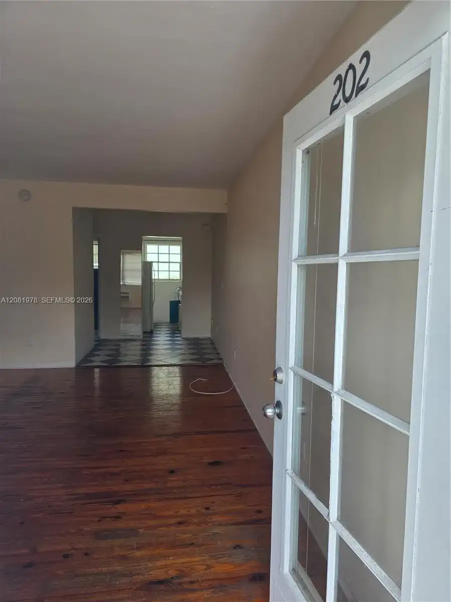 635 8th St # 202, Miami Beach FL 33139 photo 2