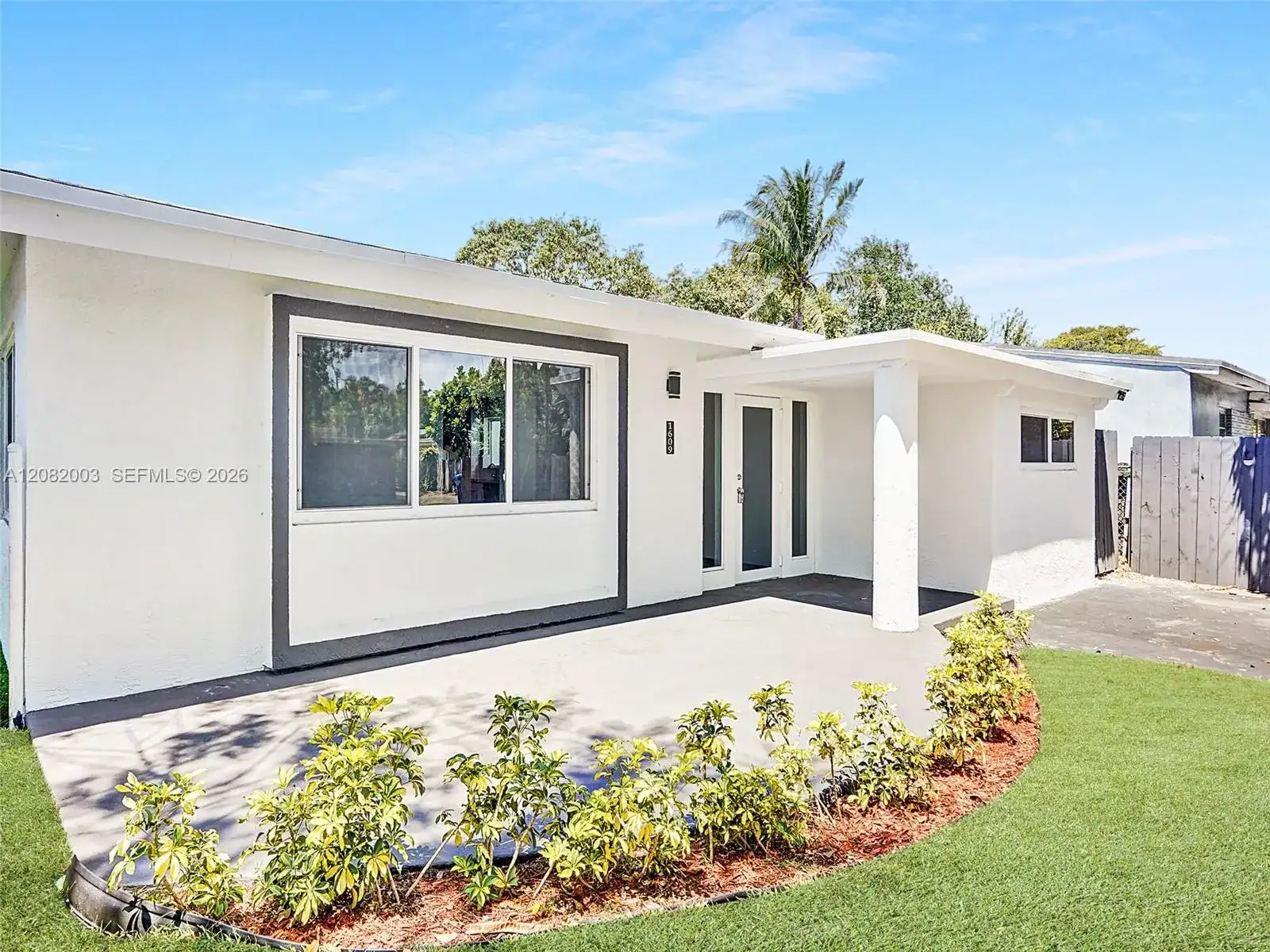 1609 NW 7th Ter, Fort Lauderdale FL 33311 photo 3