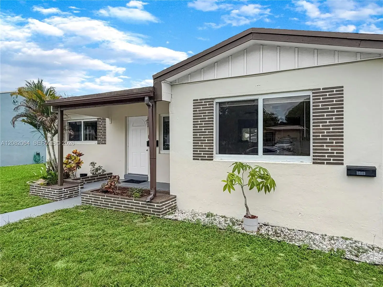 2728 Dewey St, Hollywood FL 33020 photo 2