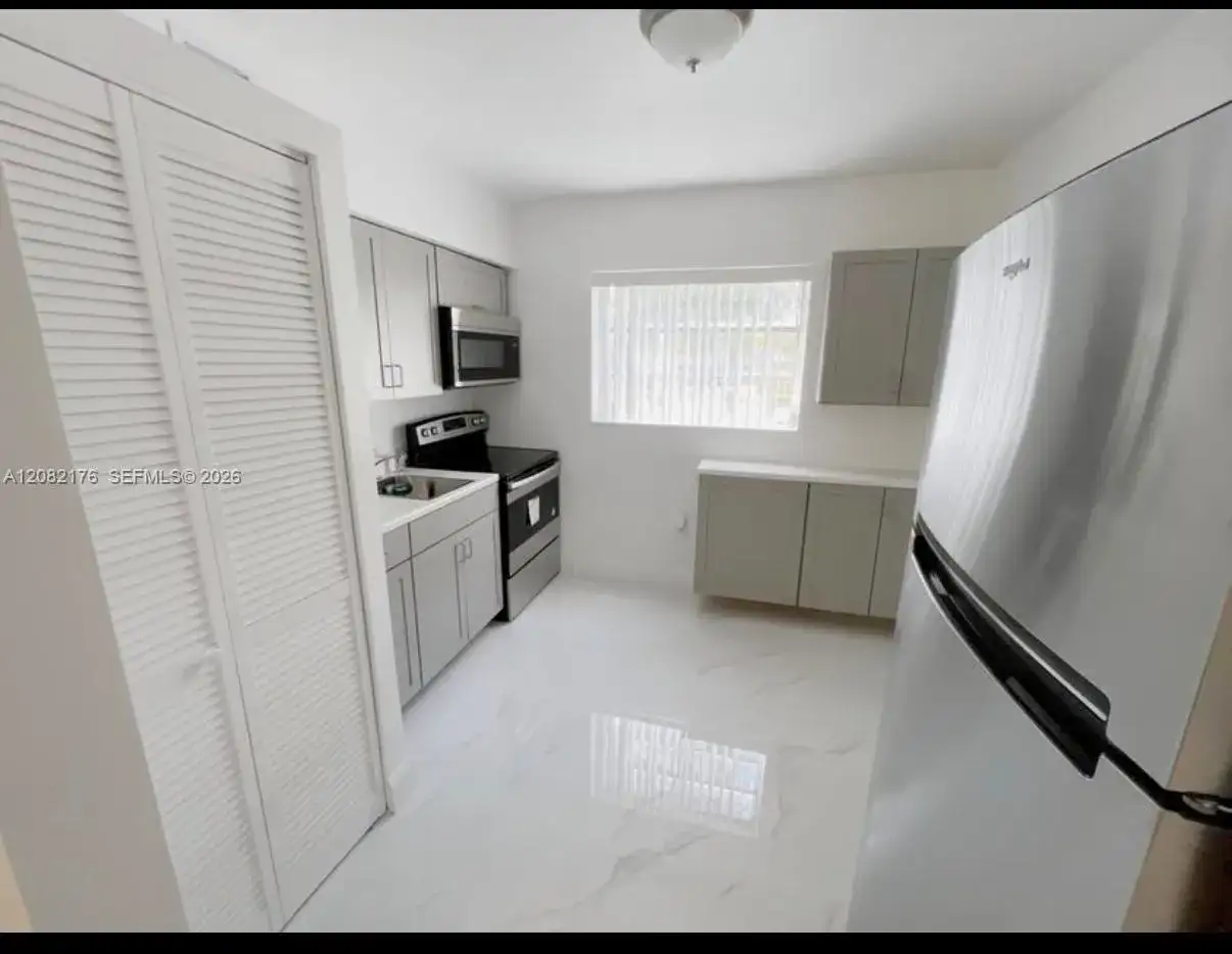 752 NW 4th St # 5, Miami FL 33128 photo 4