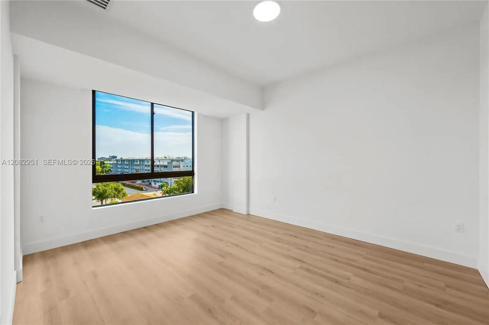 215 SE 4th St # 202, Hallandale Beach FL 33009 photo 2