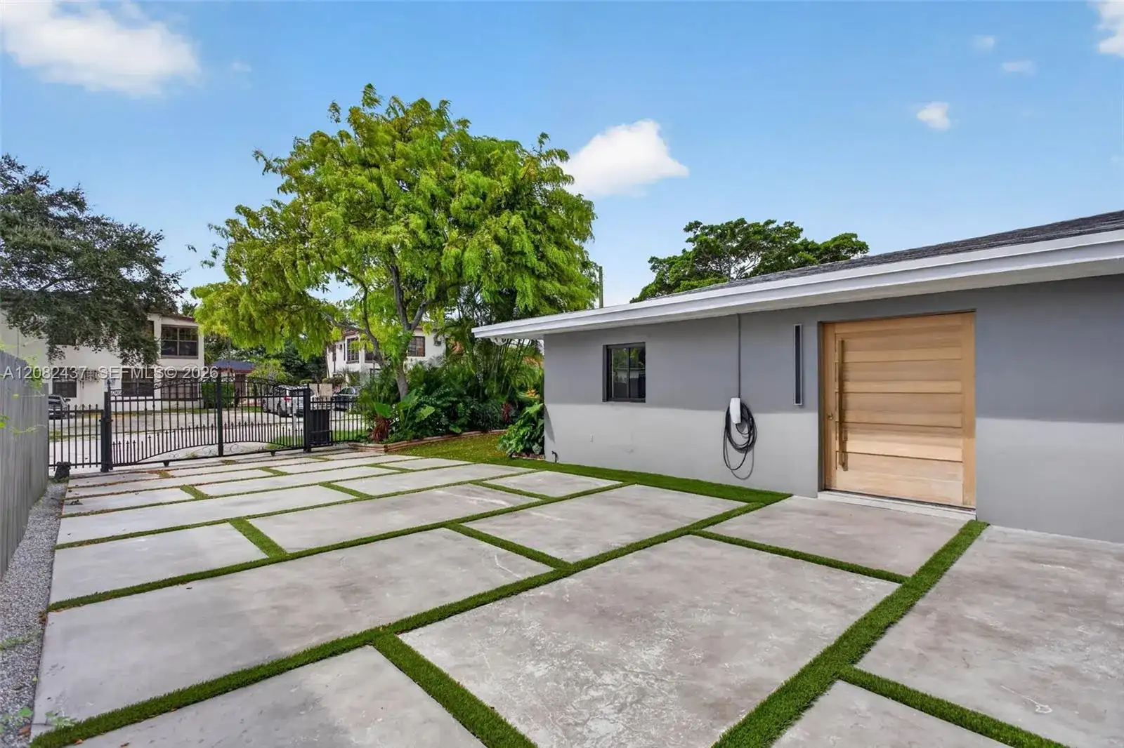 1215 NE 110th St, Miami FL 33161 photo 3