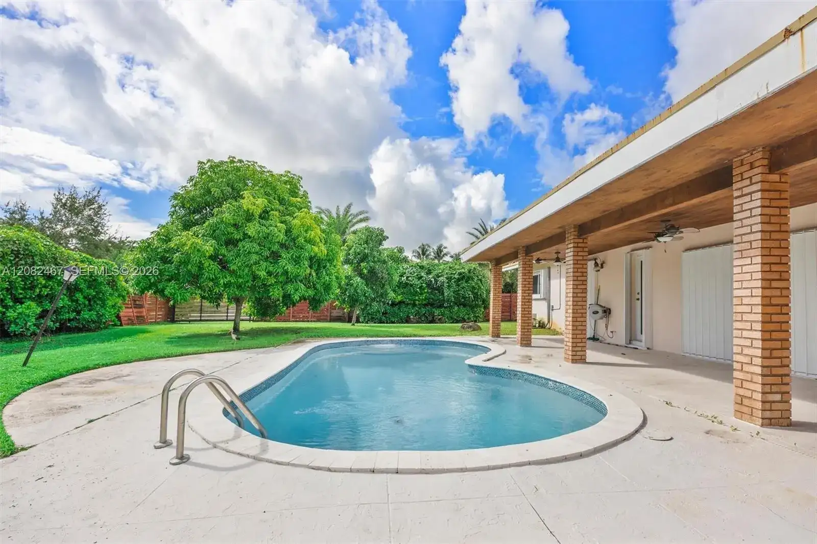 18545 SW 82nd Ave, Cutler Bay FL 33157 photo 2