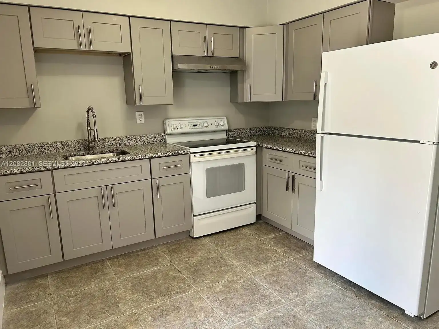 806 N Lake Dr, Fort Pierce FL 34982 photo 2