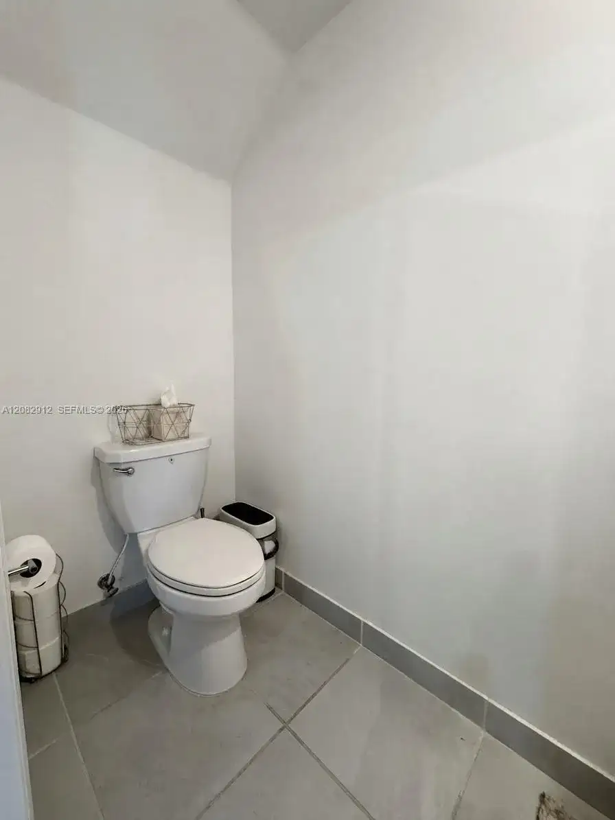 11449 W 34th Ln, Hialeah FL 33018 photo 3
